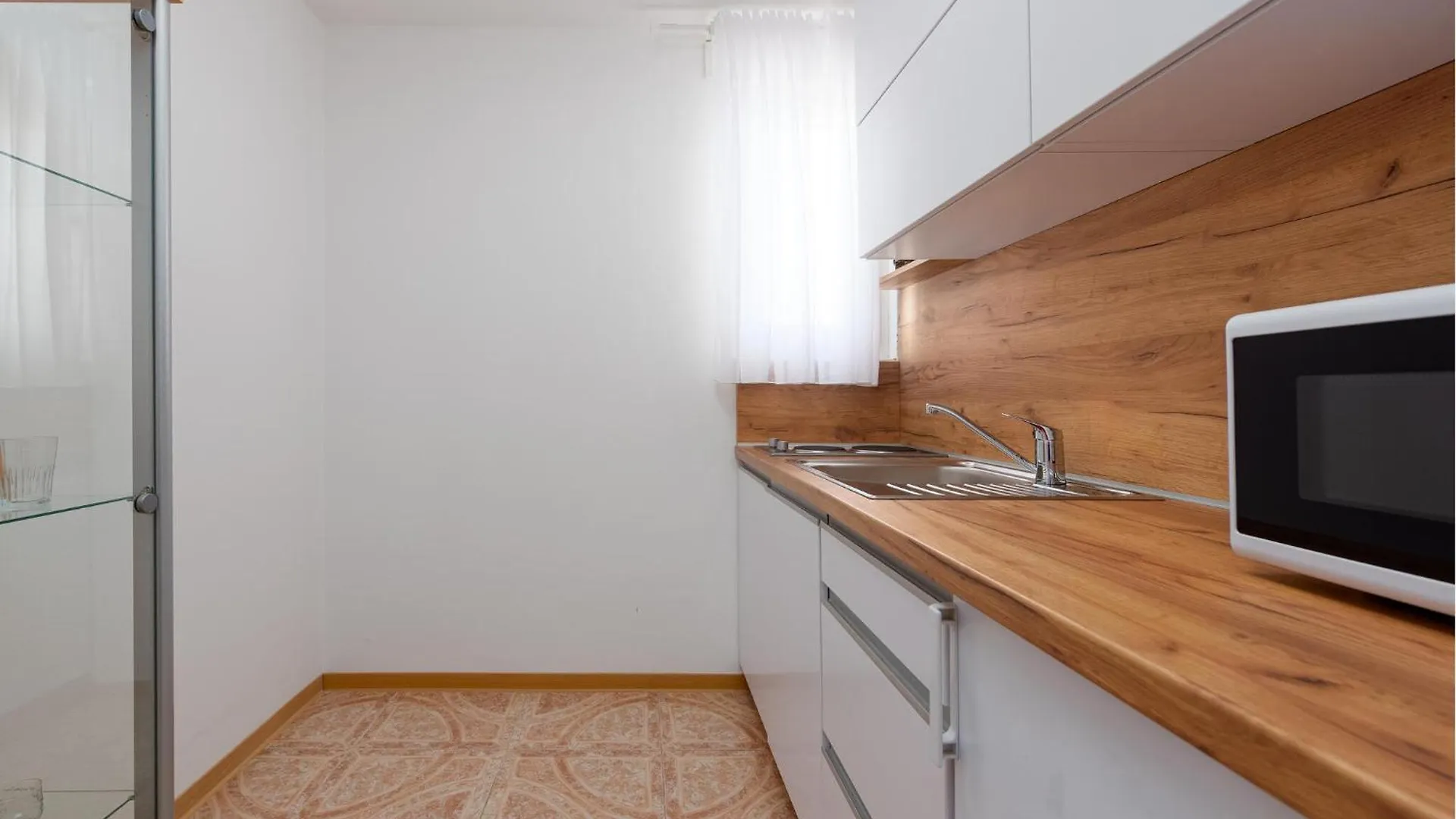 1 Bedroom Beautiful Apartment In Seline