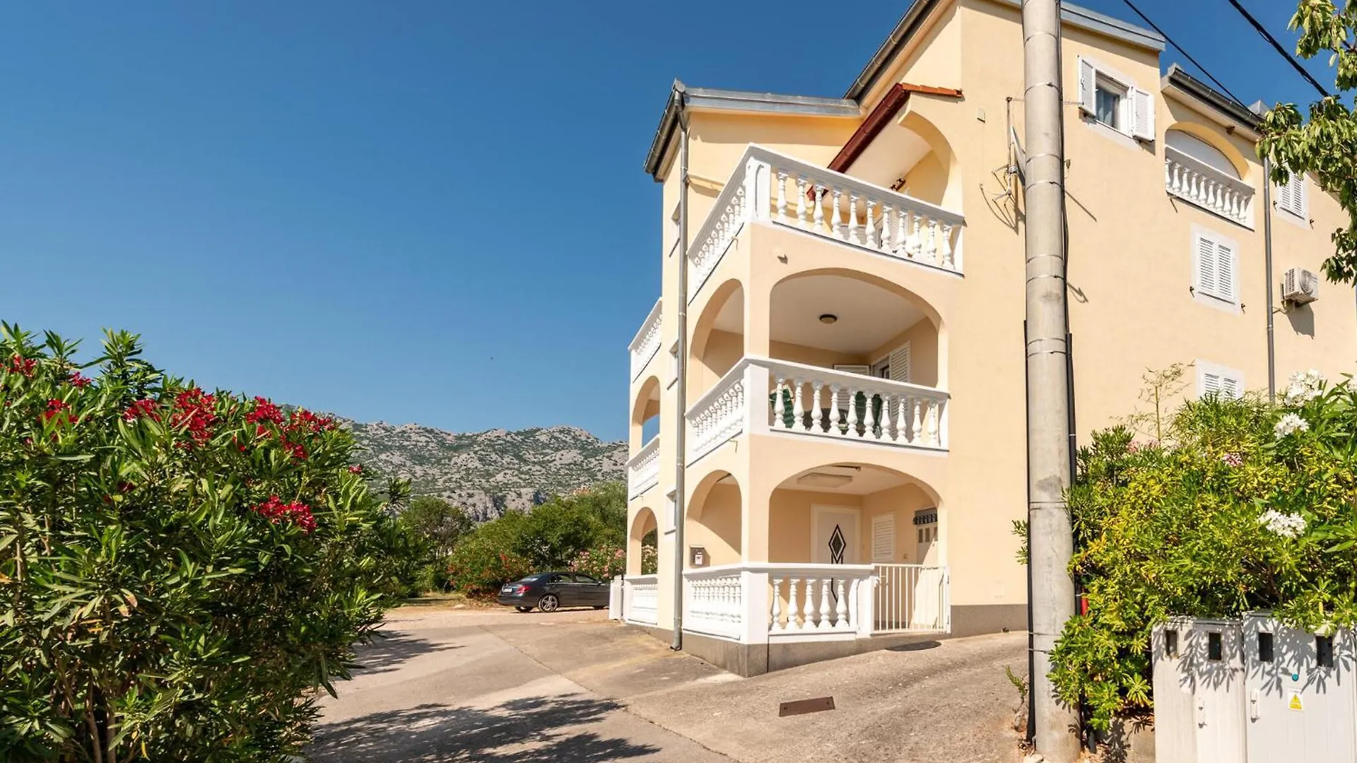 1 Bedroom Beautiful Apartment In Seline