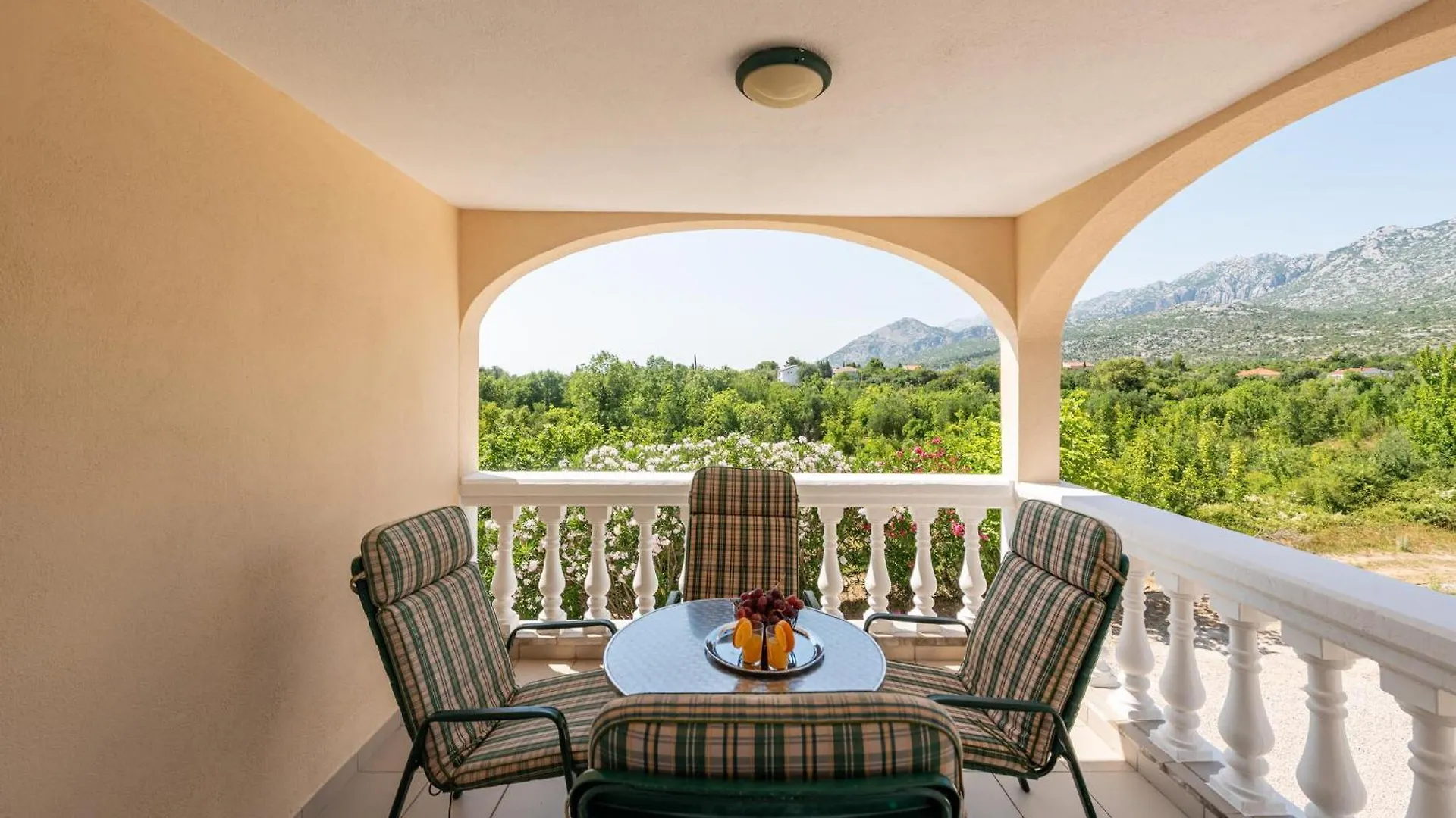 1 Bedroom Beautiful Apartment In Seline